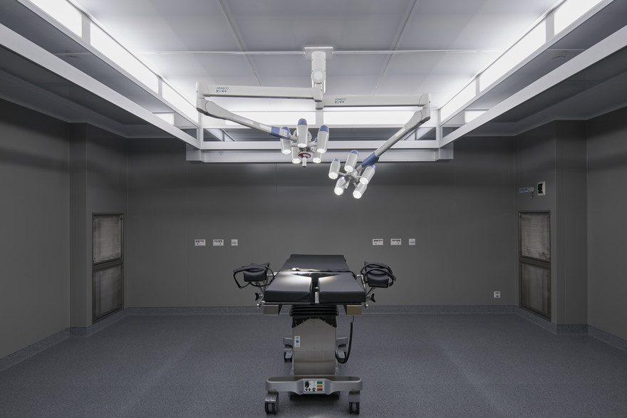 CH-Crans-Montana, Summit Clinic | Recirculation air ceiling system with ADMECO LUX LED surgical lights