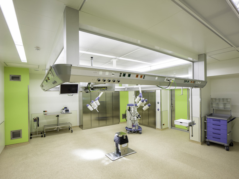recirculation air systems, surgical lights with integrated HD camera and media supply bridge at Krankenhaus Buchholz Winsen | ADMECO