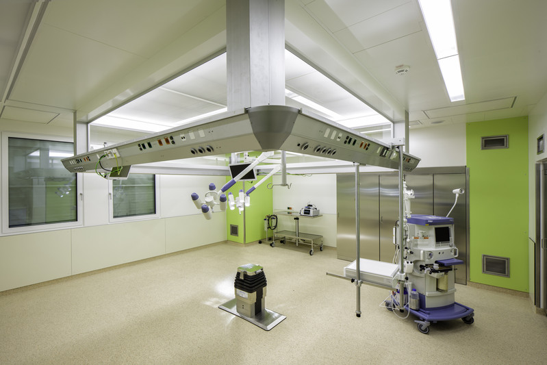 recirculation air systems, surgical lights with integrated HD camera and media supply bridge at Krankenhaus Buchholz Winsen | ADMECO